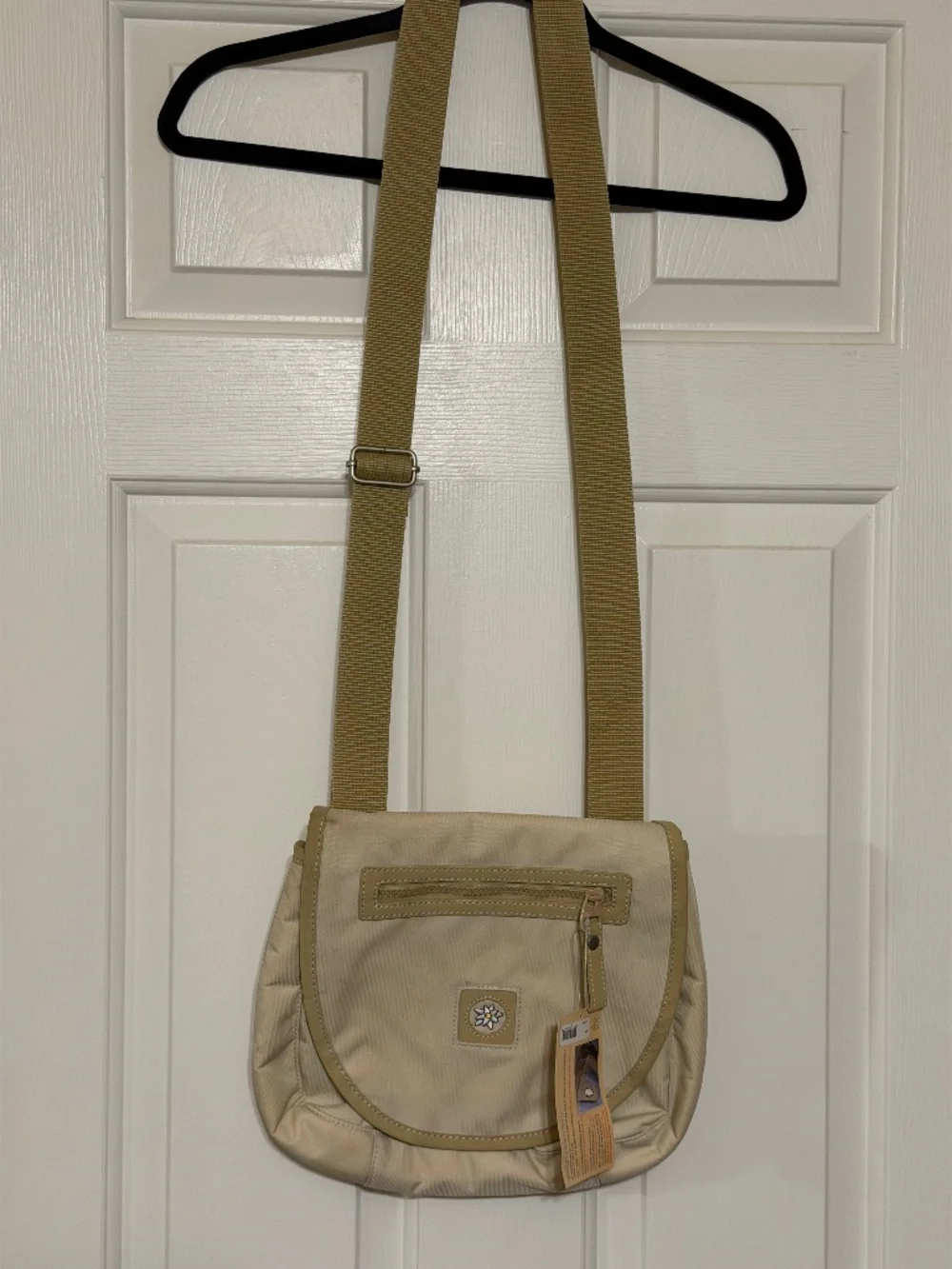 NWT Sherpani Mille Beige Crossbody Bag Lined Zip Pockets and Adjustable Strap